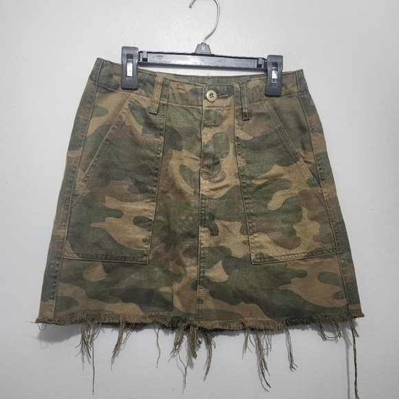 Blank NYC Women's Camouflage Mini Skirt with Frayed Hem Size 25 - Picture 1 of 6